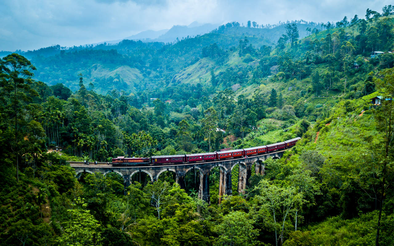 1280 Eisenbahn Romantik Nine Arches Bridge shutterstock 1084348016