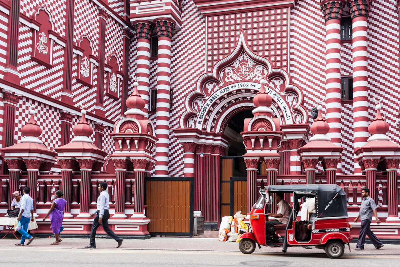 1280 Kulturschaetze COLOMBO decorative red and white facade of Jamiul Alfar Mosque built in 1908 shutterstock 696196537