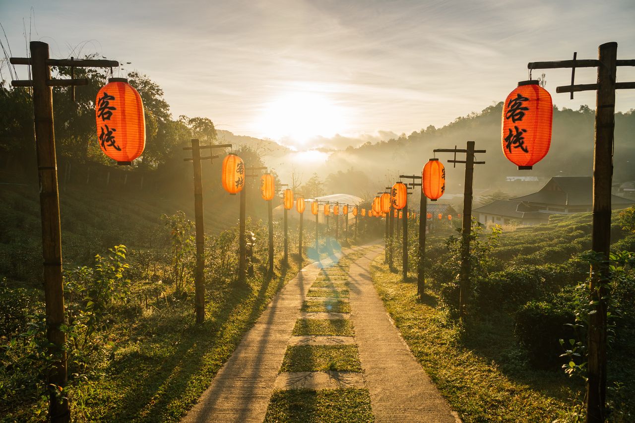 1280 Neugierig Mae Hong Son Thailand shutterstock 1561141013
