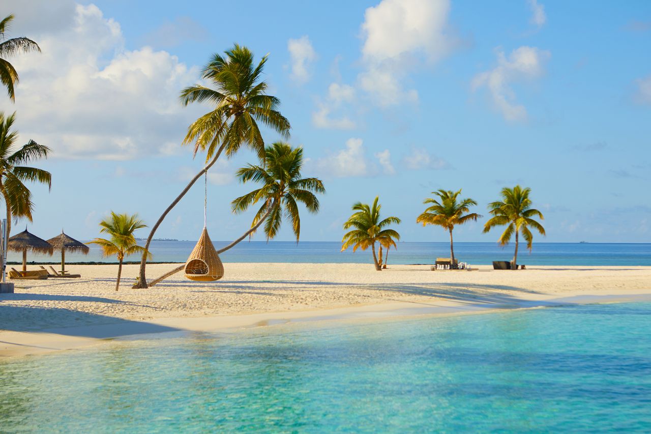 1280 Unbeschwert Paradise in Maldives shutterstock 788765896