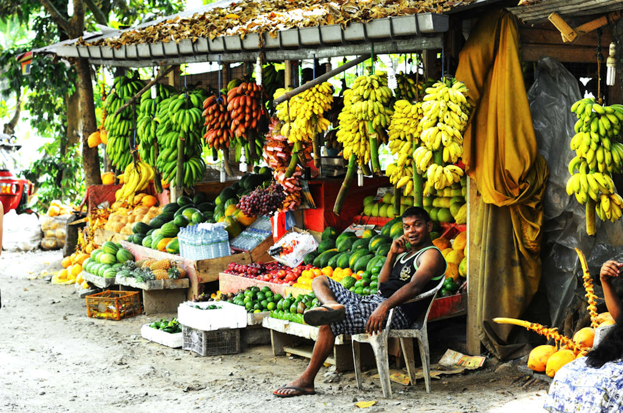 1280 authentisches Leben Kandy Traditional fruit market shutterstock 1432548911