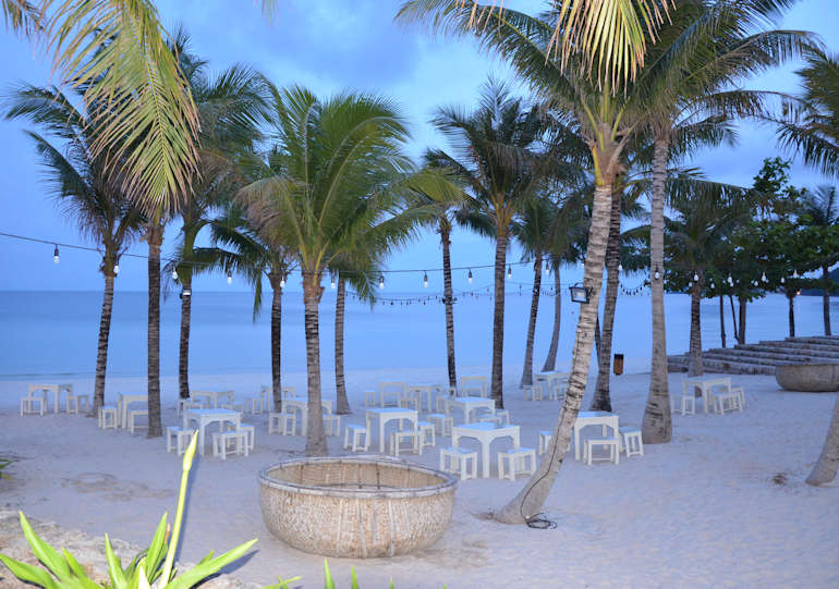 770 JW Marriott Phu Quoc abends am Strand