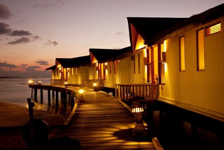 770 Malediven Rheeti Beach acc water villa exterior 9 1200x800 1024x683 1024x683 Kopie
