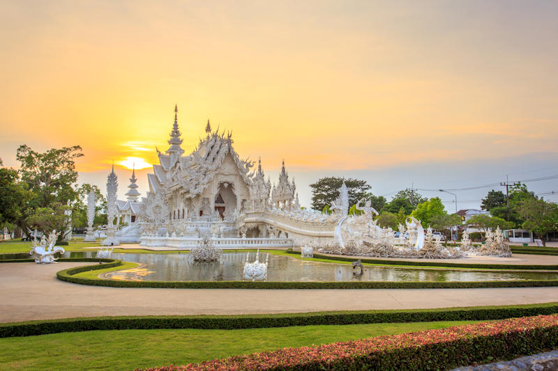 800 Wat Rong Khun Sunset Chiang Rai shutterstock 423845953