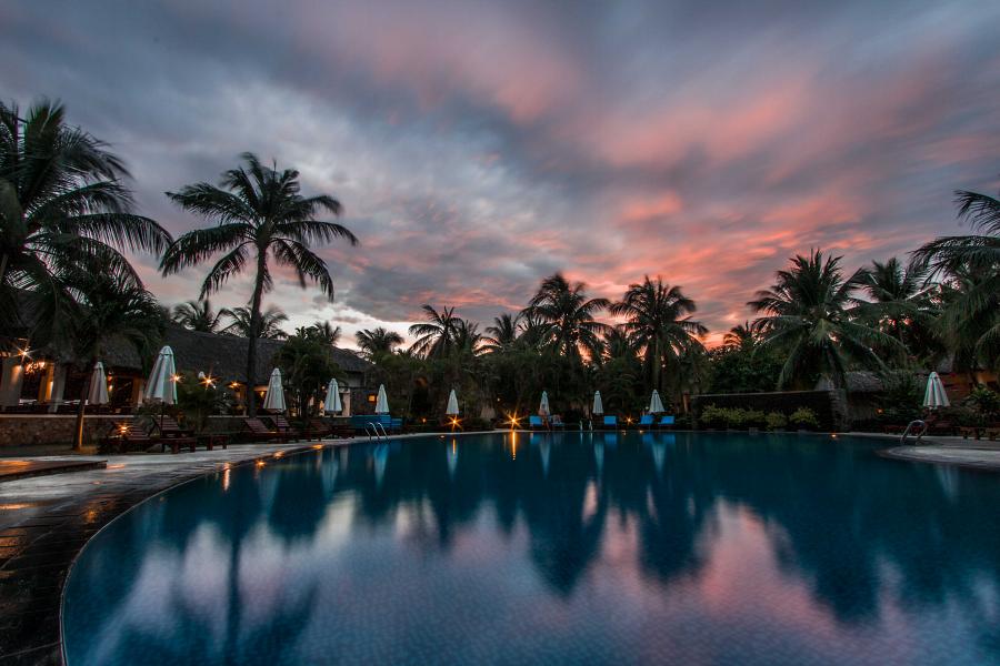 900 Blue Ocean poolsunset hdr websize