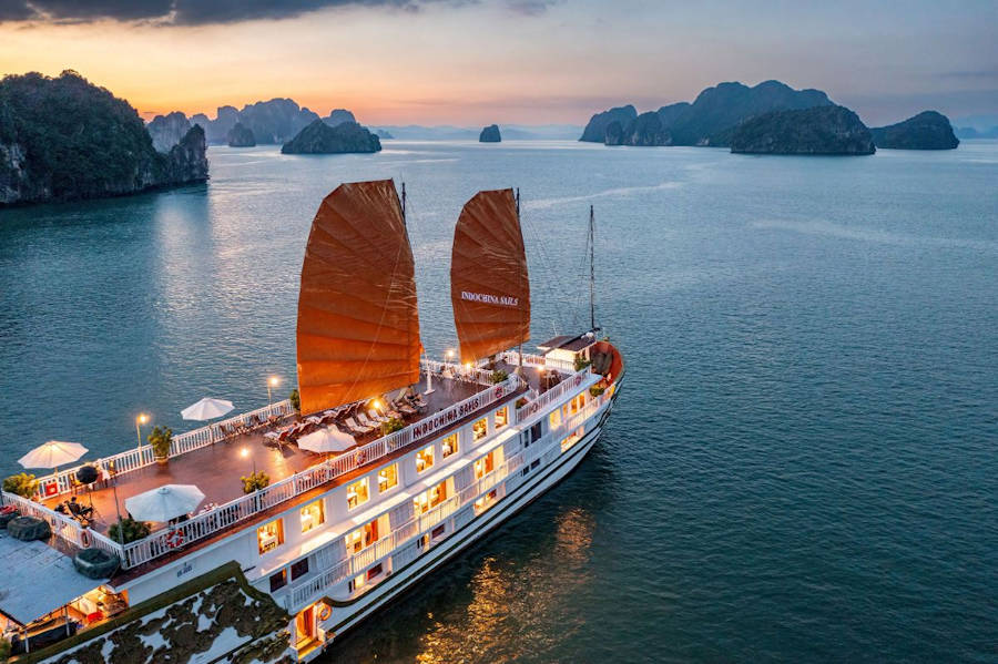 900 Indochina Sails unter Segeln