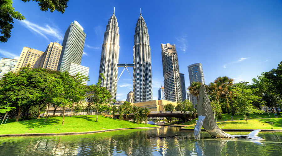 900 Kuala Lumpur Skyline by day