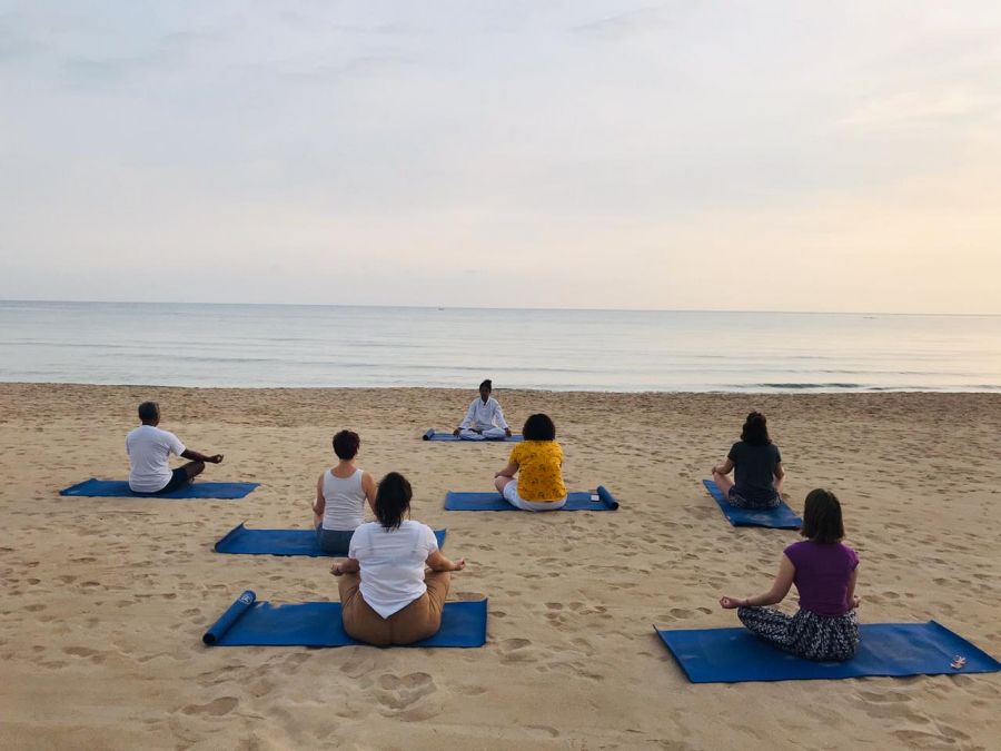 900 Maalu Maalu Beach Yoga