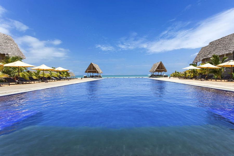 900 Maalu Maalu malumalu gallery 0009 Infinity Pool