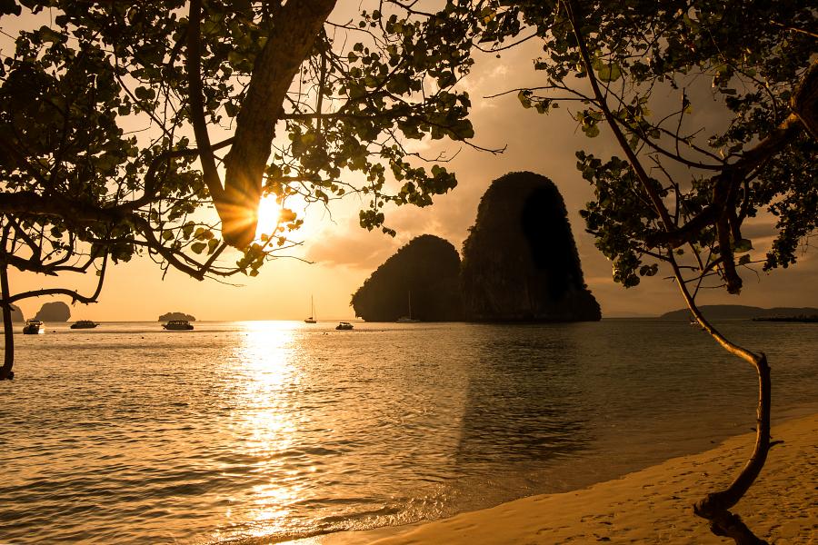 900 P002KS Discover Aonang Paradise sunset