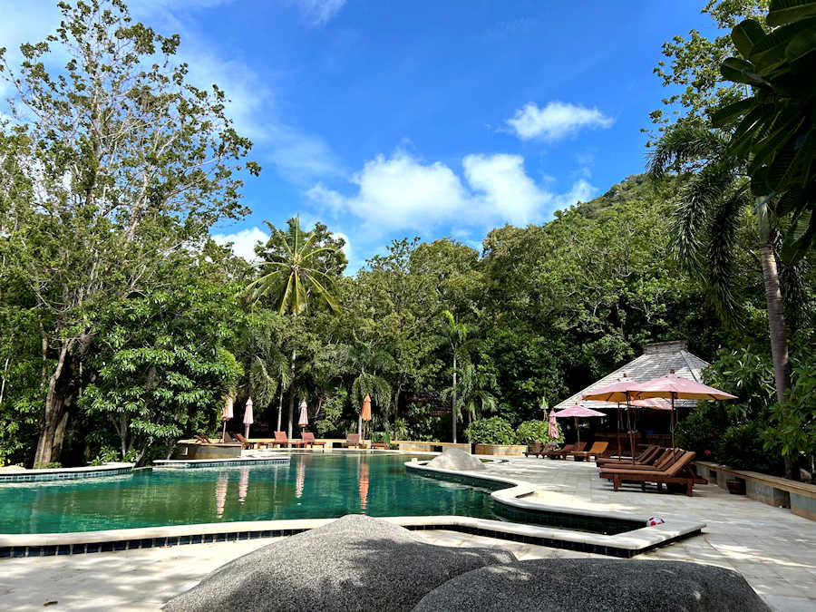 Web 900 Pool3