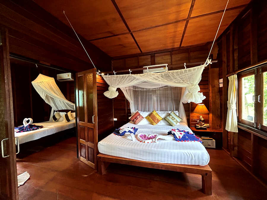 Web 900 Room