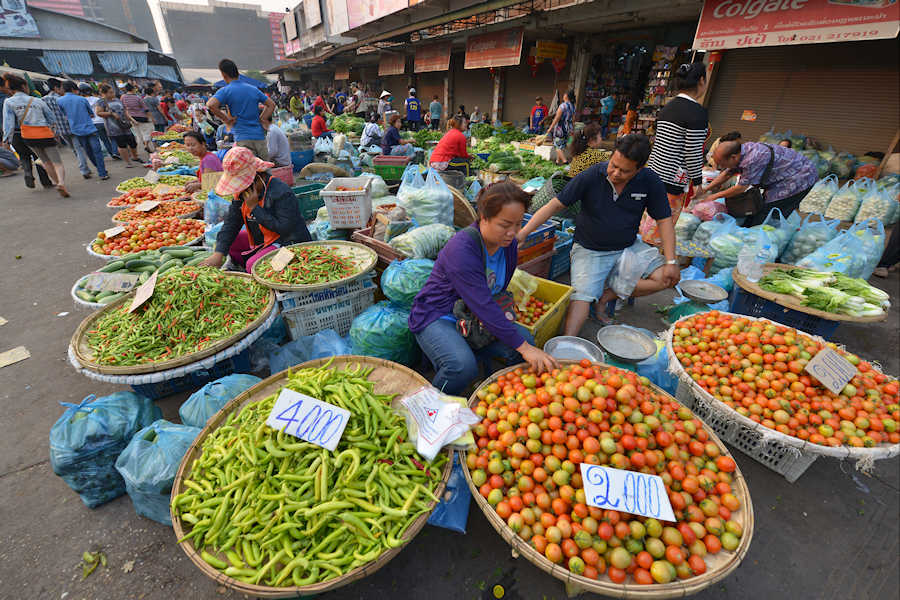 Web 900 selling vegetables at Talat Sao in Vientiane shutterstock 206976673