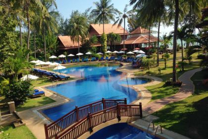 1200 Coral Hotel Pool 20150103 031041275 iOS