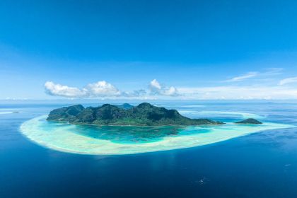 1280 Gaya Island Tun Sakaran Marine Park Sabah AdobeStock 581424073