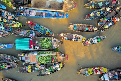 1280 Mekong Delta Boote von oben AdobeStock 235178672