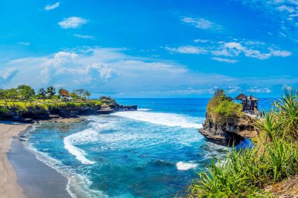 1280 Pura tanah lot AdobeStock 169201946