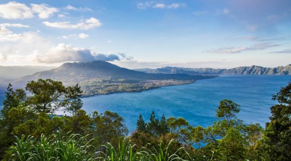 1280 Vulkanberg und den Batur See shutterstock 488691052