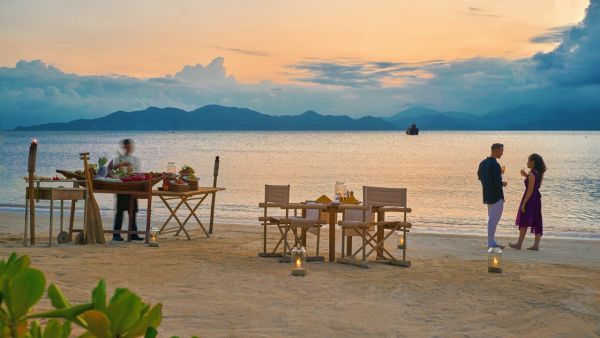 1280 Romantic beach barbecue dinner 8431 A4