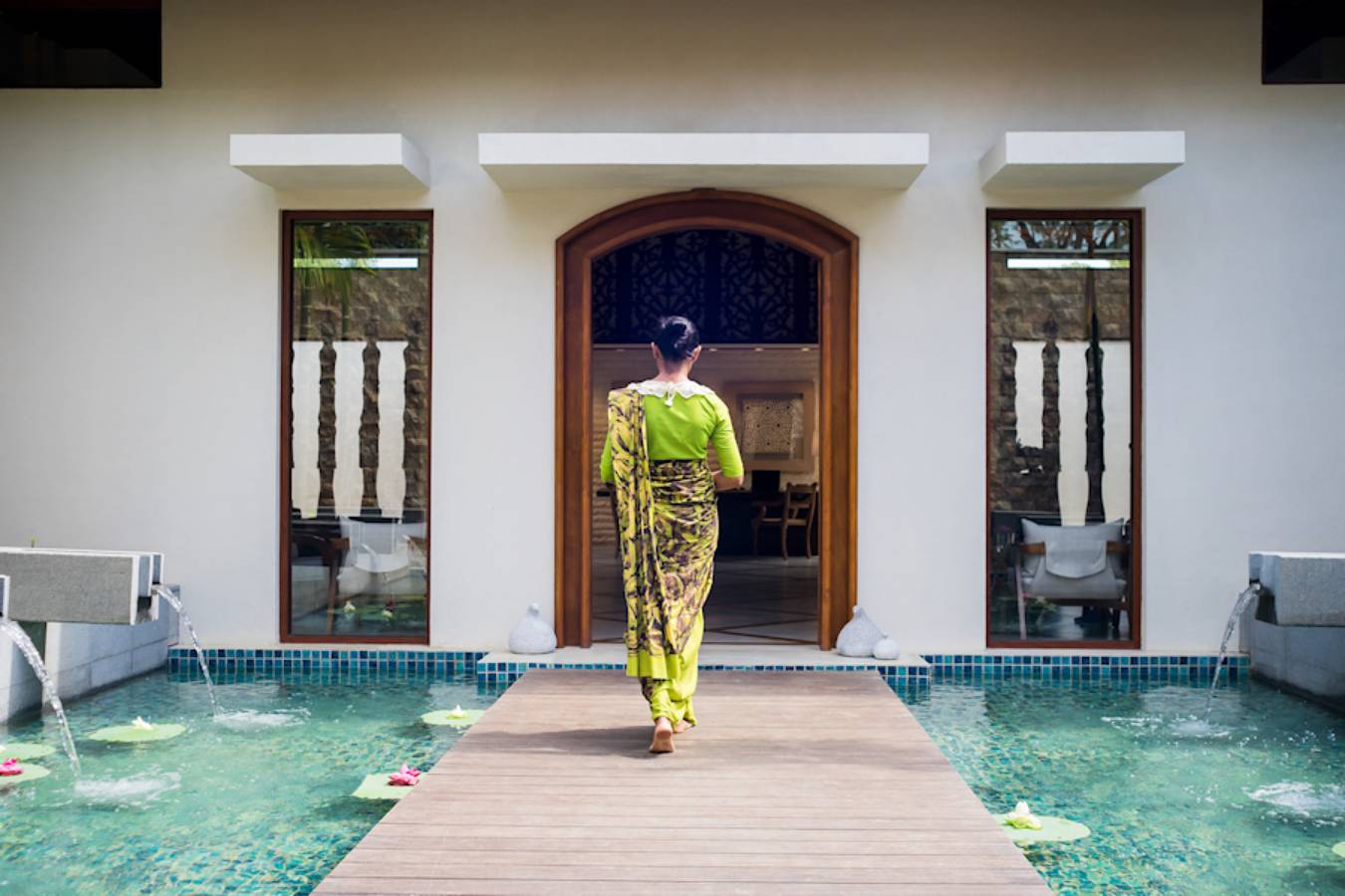 new900 Spa Entrance Lifestyle 2917x1945